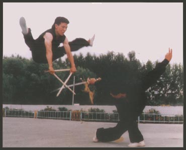 Мастер Ли Цзянь Вэнь демонстрирует прыжок